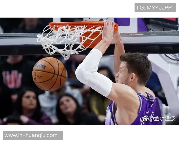 小贾巴里近期表现出色场均158分74篮板展现全面实力 小贾巴里近期表现出色场均158分74篮板展现全面实力